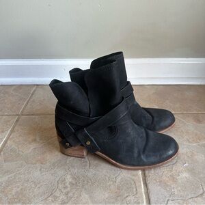 UGG Elora Black Nubuck Fashion Ankle Boots 1019148